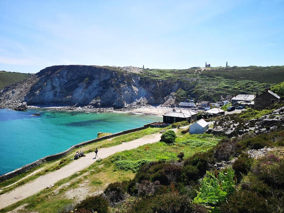 Howlyek, In St Agnes Village エクステリア 写真
